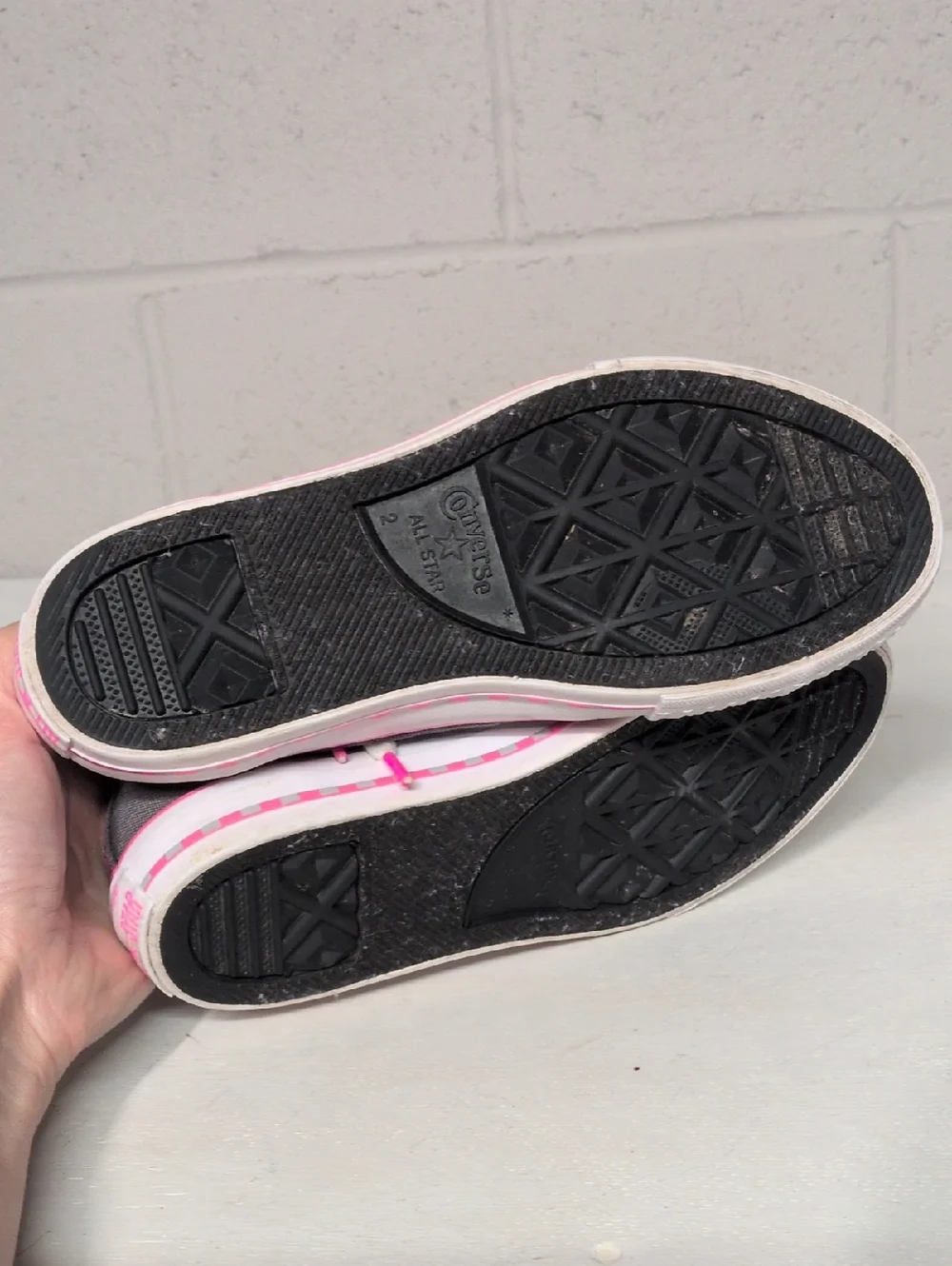 Converse Kids Low-Top Sneakers in Gray and Pink, Girl's Size 2